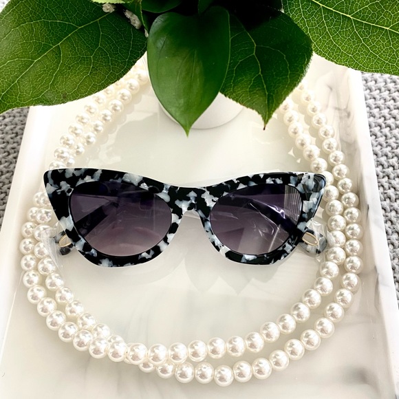 Lele Sadoughi Downtown Cat-eye sunglasses - Picture 5 of 9